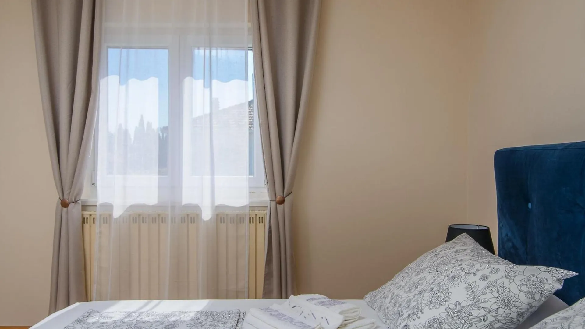 Modern Apartment Near Trogir Beach With Sea View Terrace And Lounge Area - Two Bedroom Apartment 0*,  Kroatien